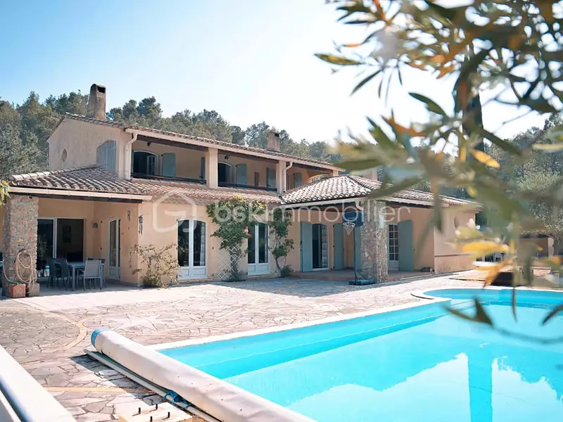 Maison, 265 m²