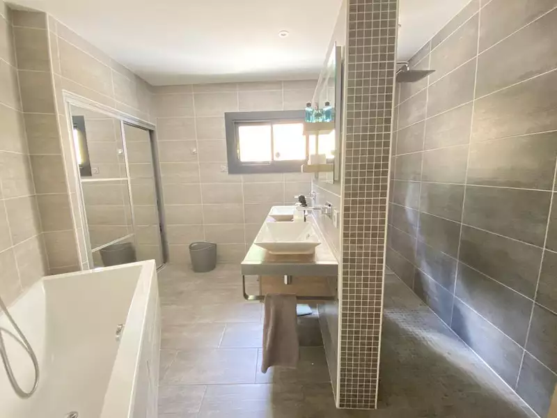 Maison, 165 m²