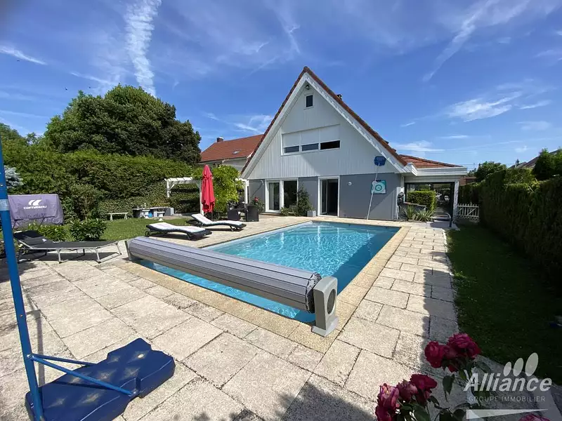 Maison, 240 m²