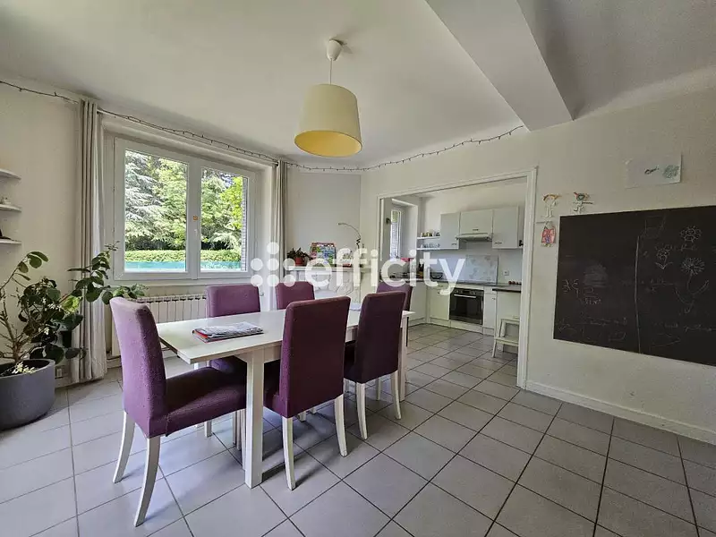 Maison, 195 m²