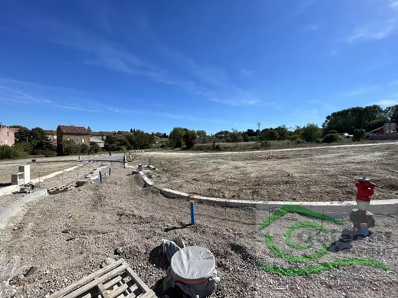 Terrain, 704 m²