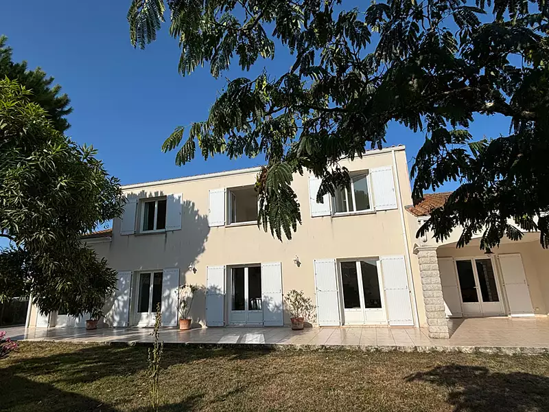 Maison, 220 m²