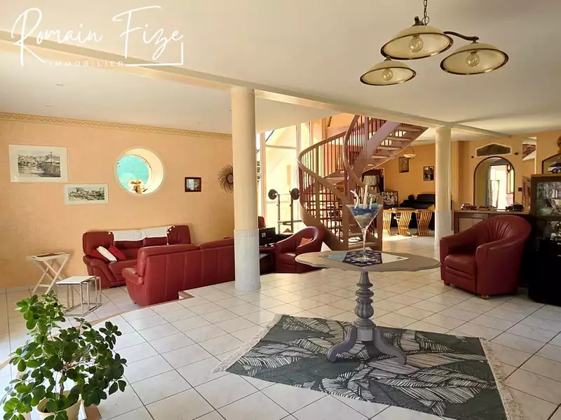 Maison, 300 m²