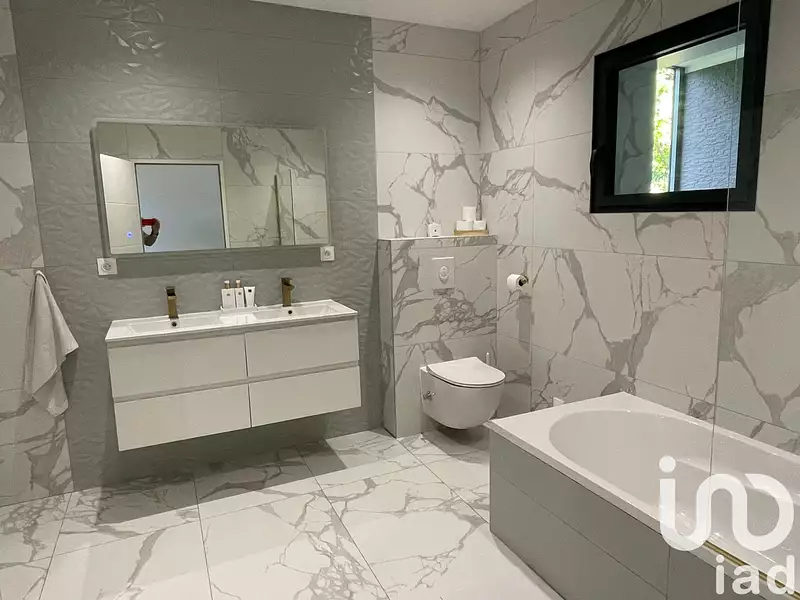 Maison, 243 m²
