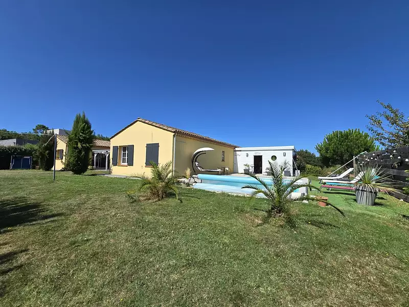 Maison, 245 m²