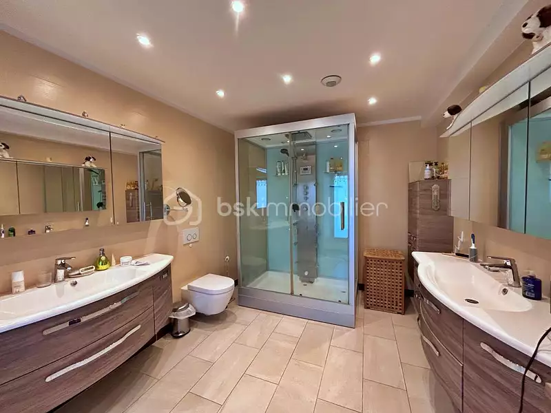Maison, 785 m²
