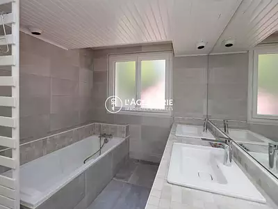 Maison, 240 m²