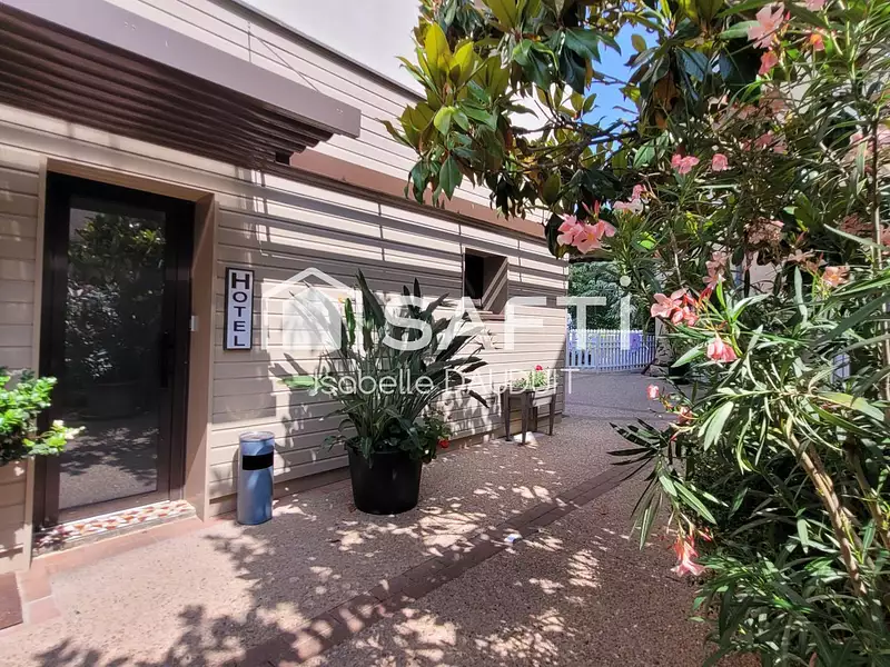 Divers, 1 180 m²