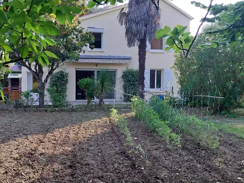 Immeuble, 218 m²