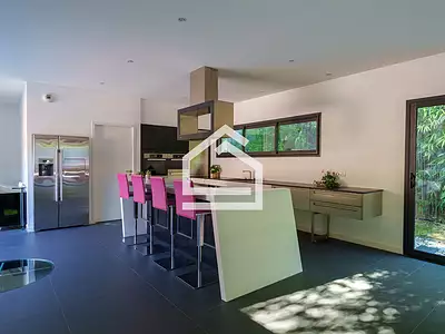 Maison, 250 m²