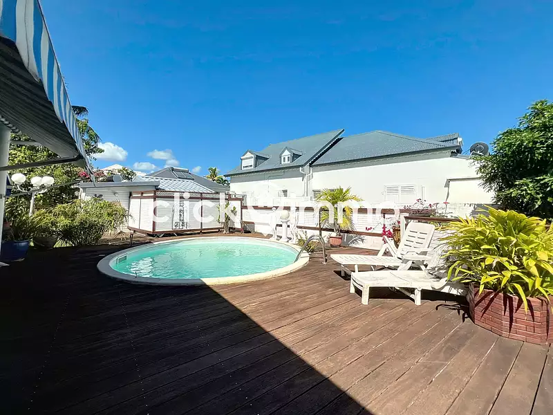 Maison, 220 m²
