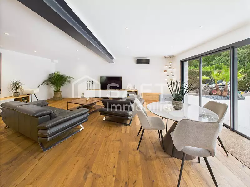 Maison, 260 m²