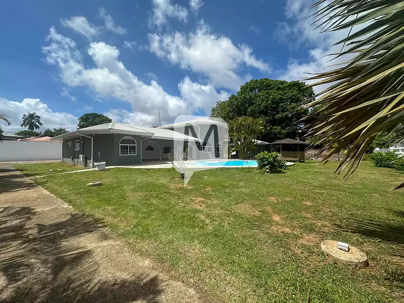 Maison, 244 m²