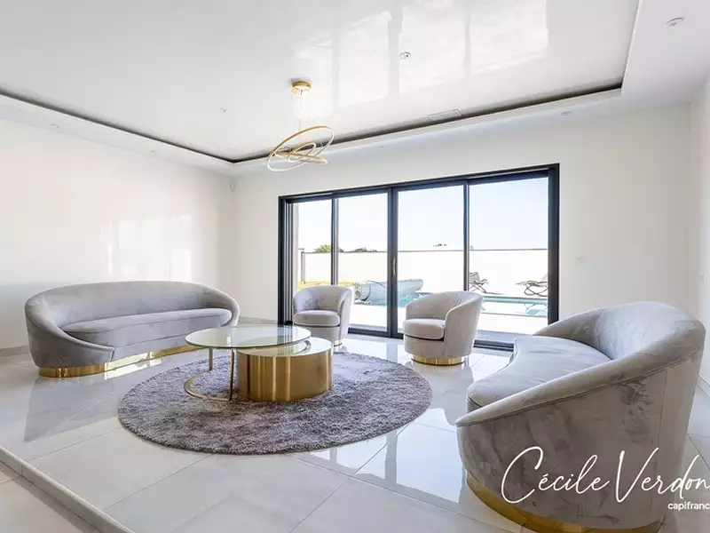 Maison, 281 m²