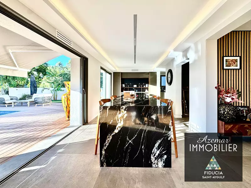 Maison, 245 m²