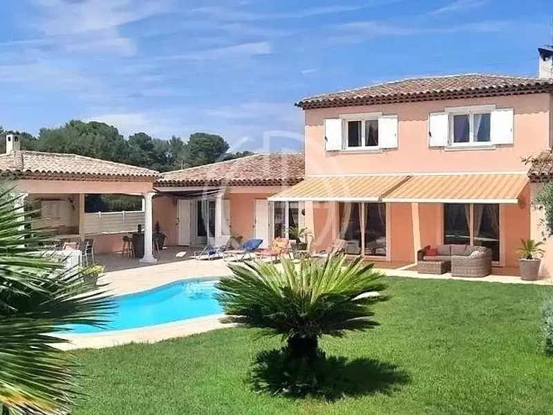 Maison, 270 m²