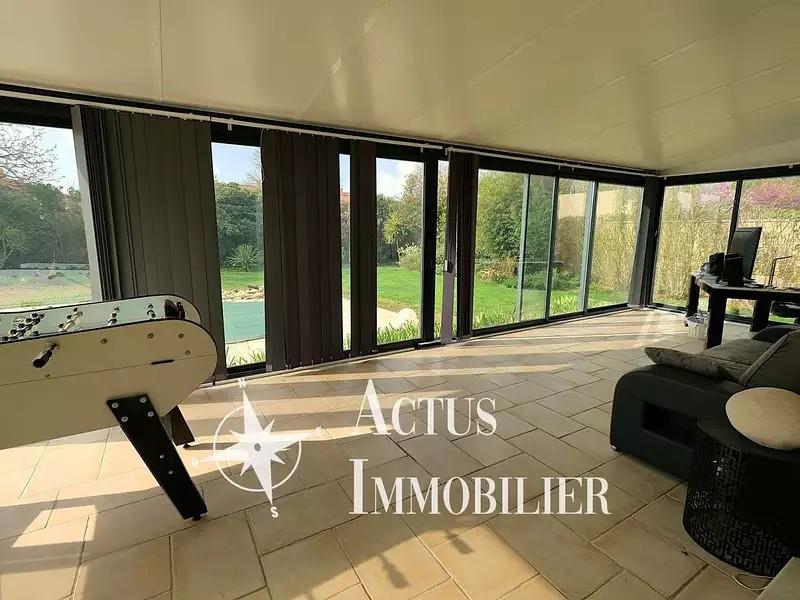 Maison, 196 m²