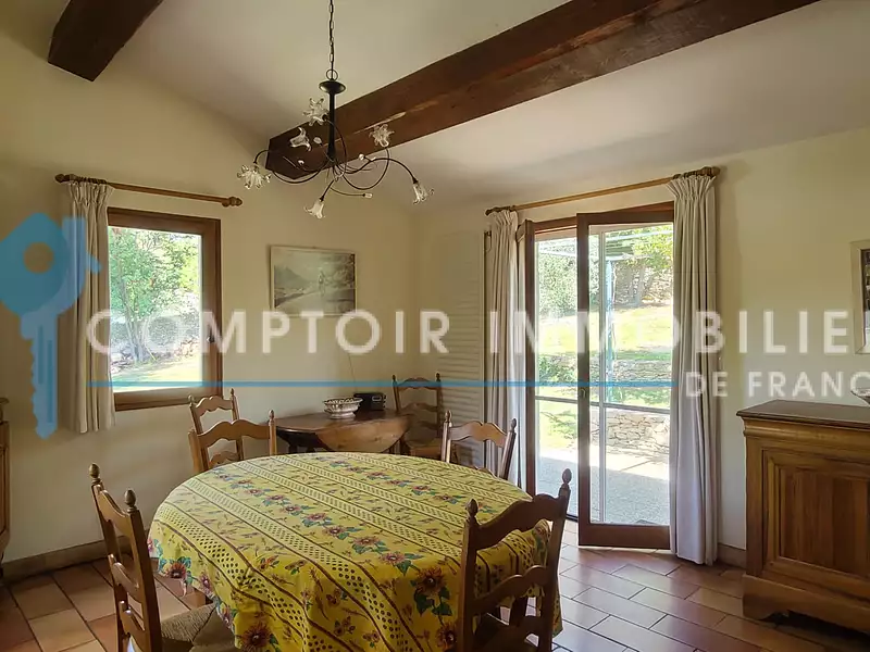 Maison, 261 m²