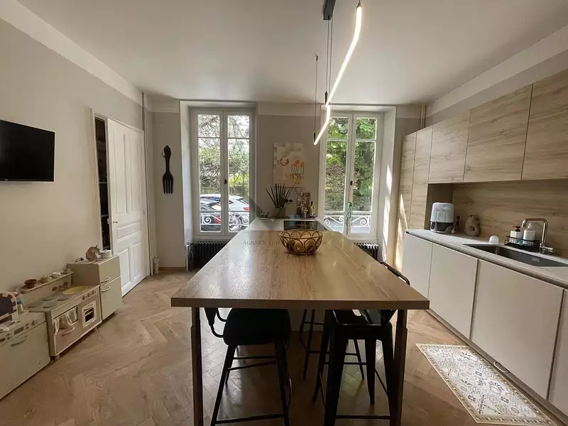 Maison, 242 m²
