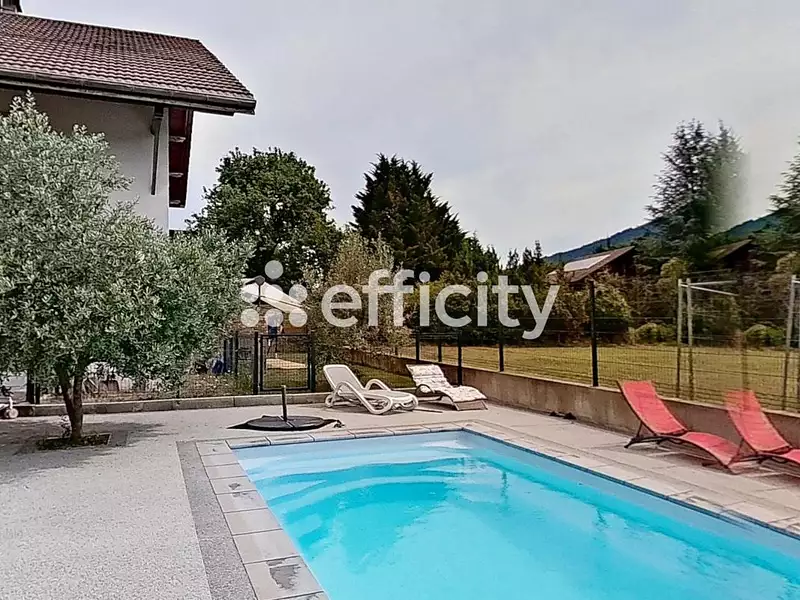 Maison, 245 m²