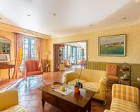 Maison, 1 565 m²