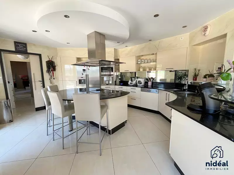 Maison, 450 m²