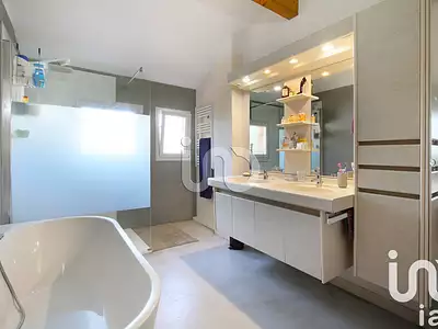 Maison, 167 m²