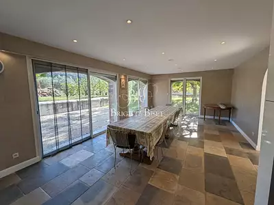 Maison, 311 m²