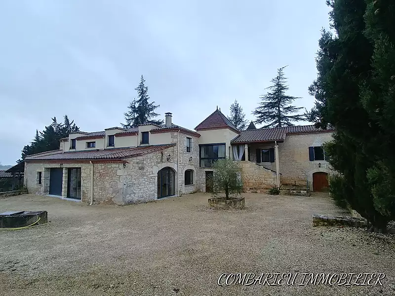 Maison, 240 m²