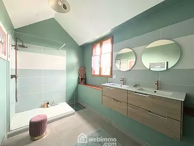 Maison, 215 m²