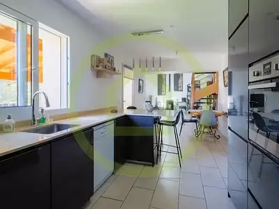 Maison, 215 m²