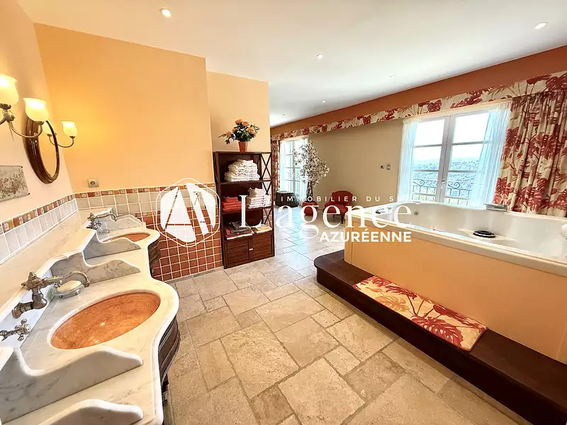 Maison, 230 m²