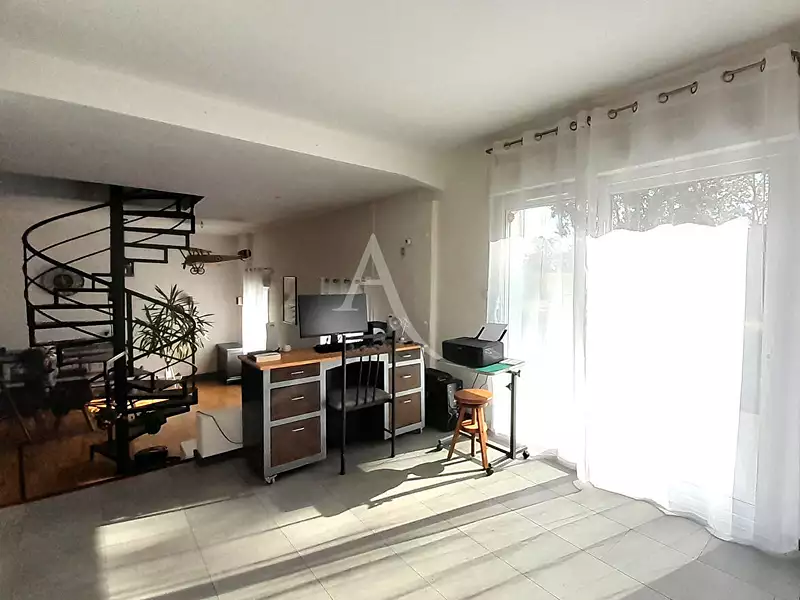 Maison, 256,1 m²