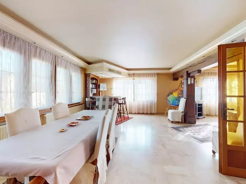 Maison, 210 m²