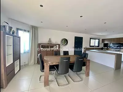 Maison, 210 m²