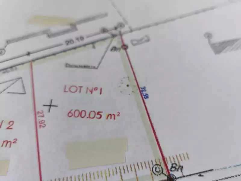 Terrain, 600 m²