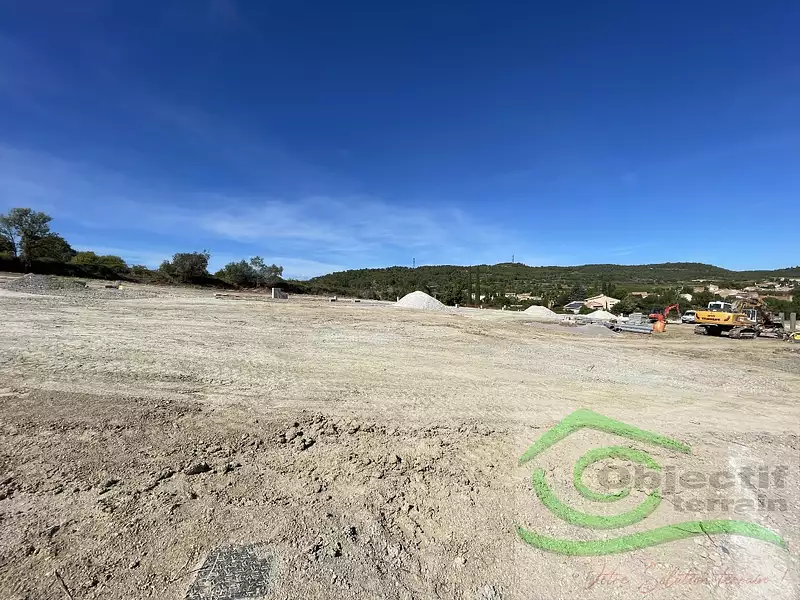 Terrain, 704 m²