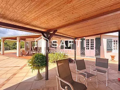 Maison, 221 m²