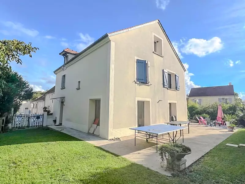 Maison, 235 m²