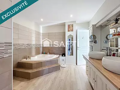 Maison, 256 m²