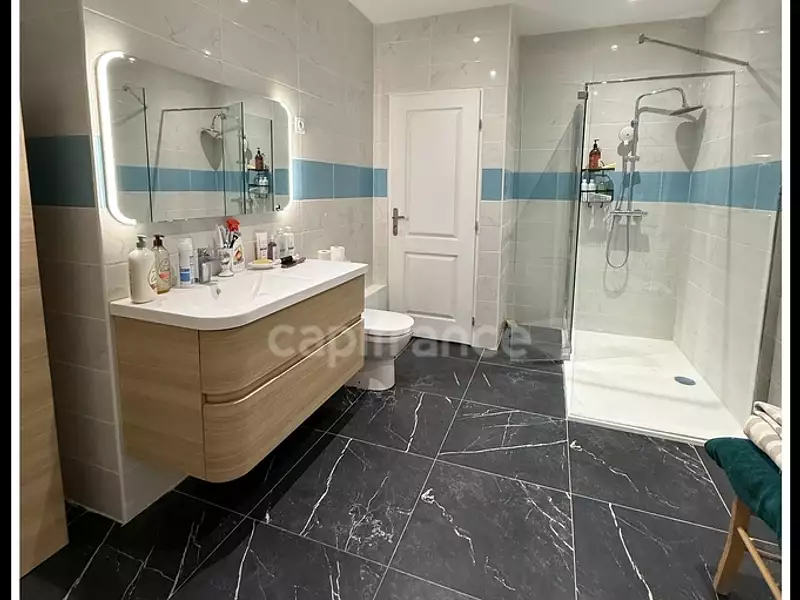 Maison, 250 m²