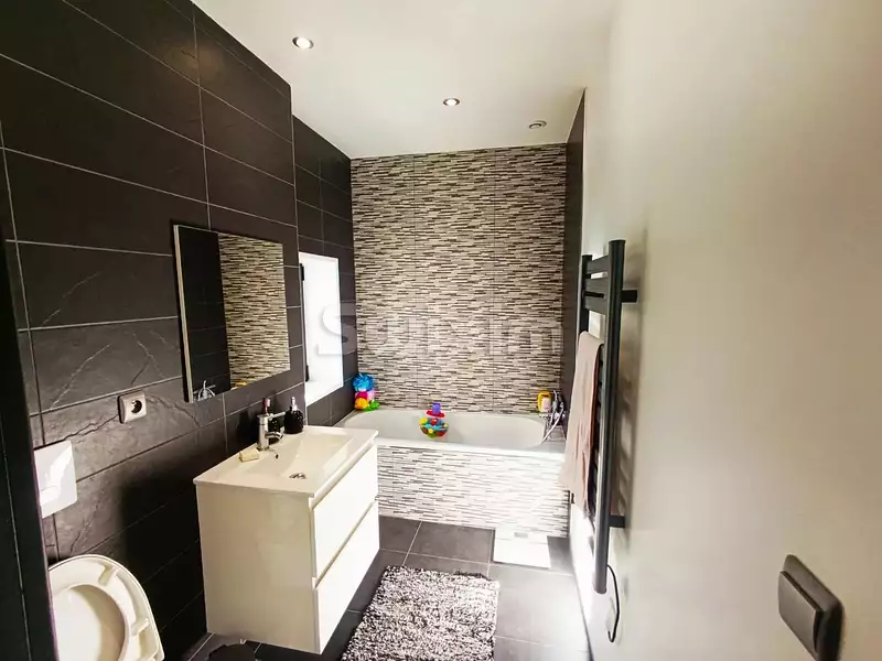 Maison, 225 m²