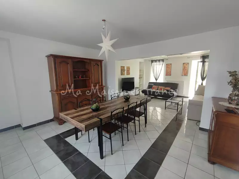 Maison, 166 m²