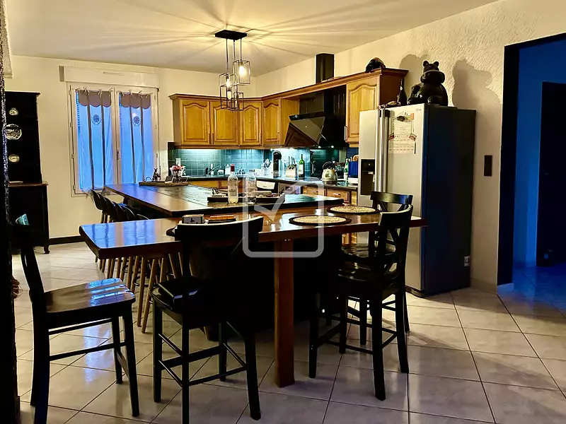 Maison, 281 m²