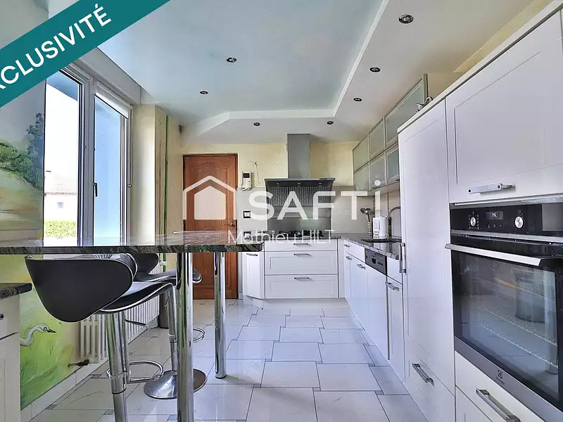 Maison, 166 m²
