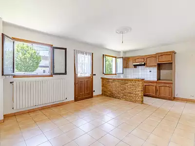 275 000 € 3 056 €/m² Maison • 90 m² • 5 pièces • 4 chambres • Ter. 195 m² Clichy-sous-Bois (93390)