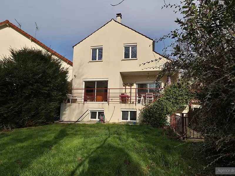 Maison, 235 m²