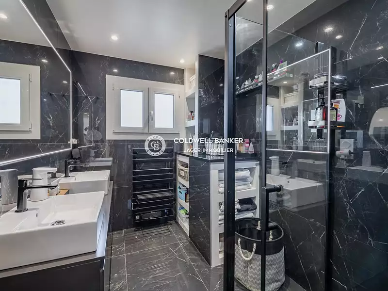 Maison, 280 m²