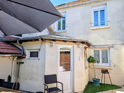 245 000 € 3 500 €/m² Maison • 70 m² • 4 pièces • 2 chambres • Ter. 99 m² Garancières (78890)