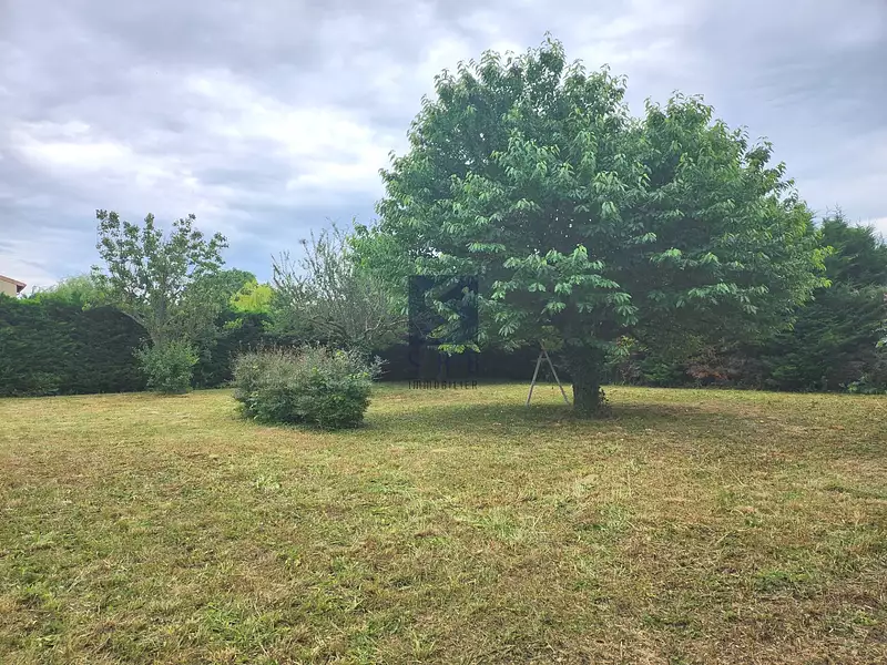 Terrain, 850 m²